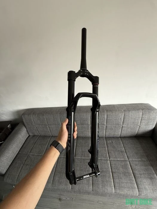 1. Furca RockShox Pike 130mm Noua