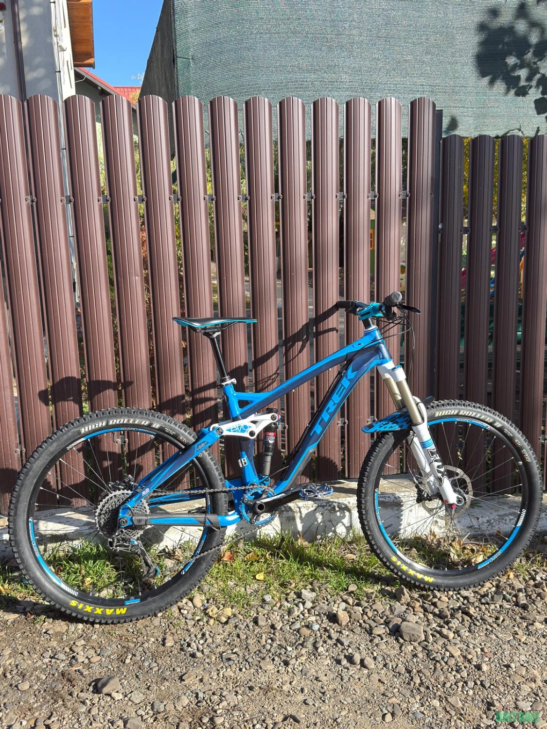 1. Vand bicicleta Trek Slash 8 2013