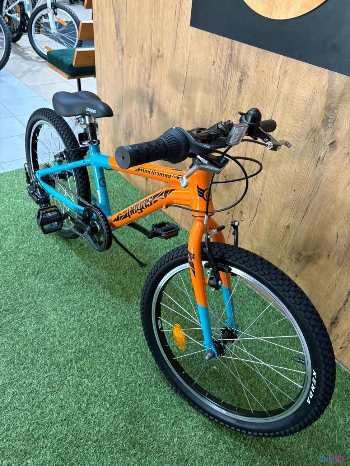 2. Bicicleta Pegas cu roti pe 20'' cadru de aluminiu