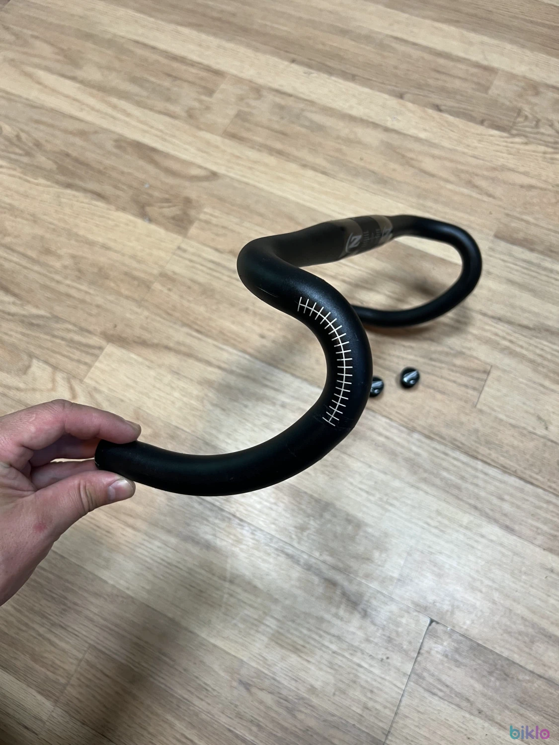 2. Ghidon cursierea Zipp Service Course SL 80