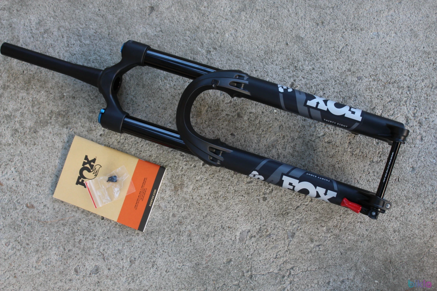 1. Furca suspensie Fox 38 Performance Grip - 180mm 29inch Tapered Boost