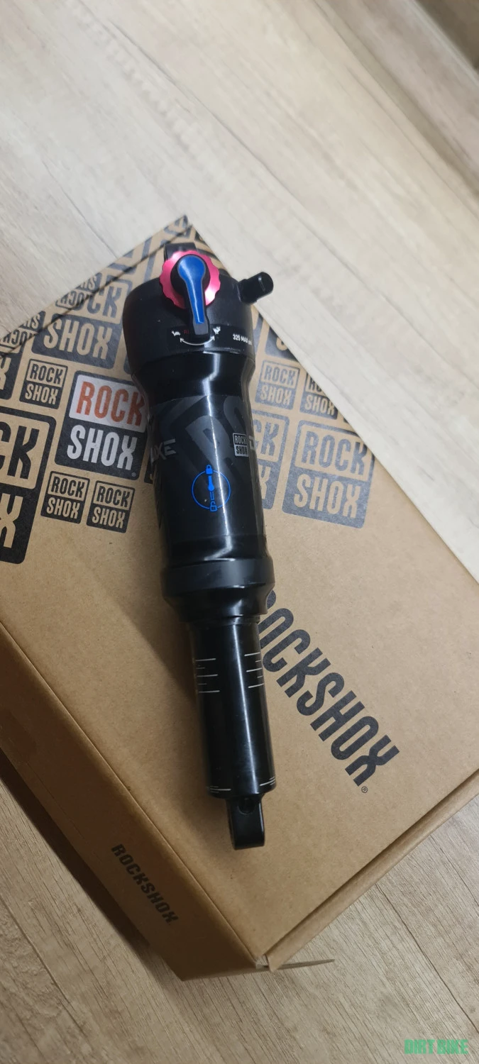 1. Rockshox Deluxe Select+ Debonair 230x62.5