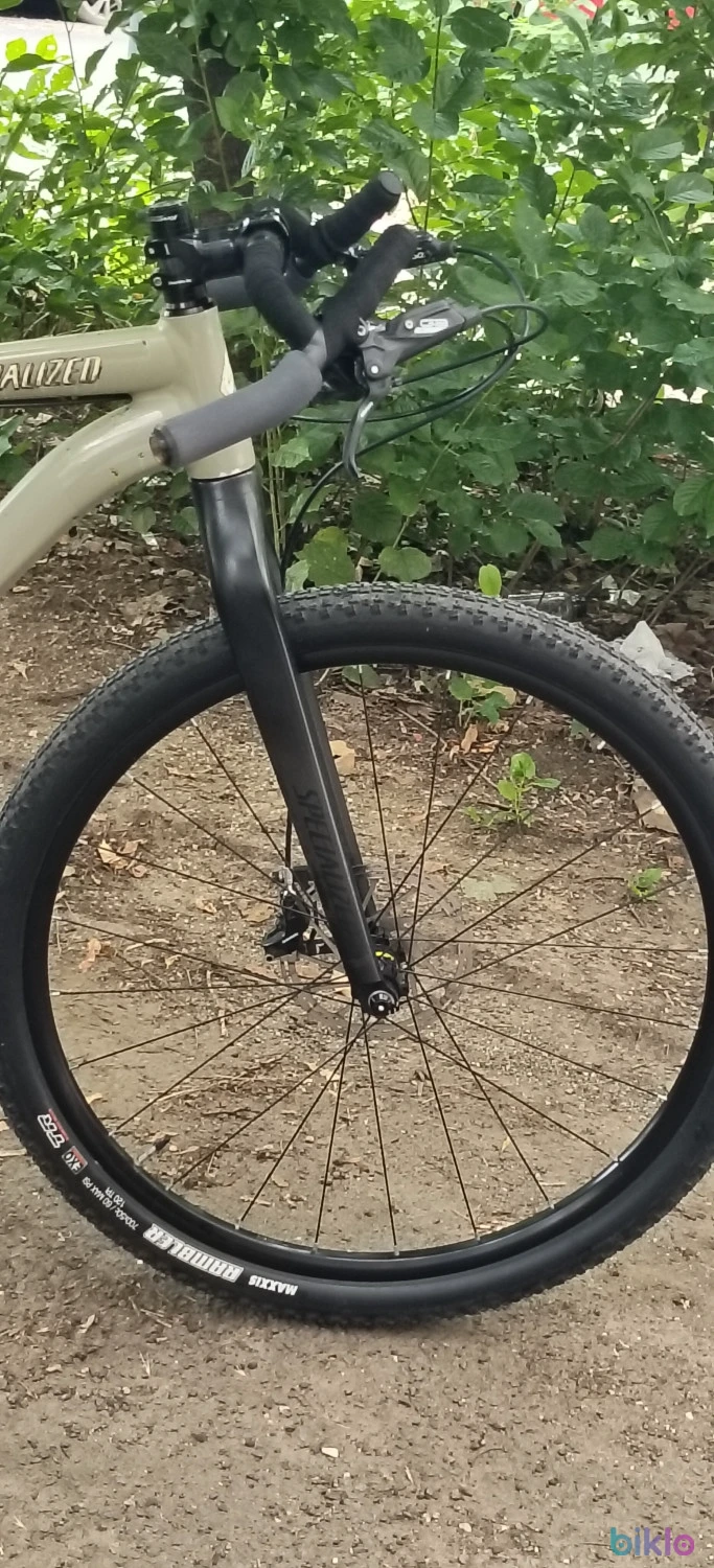 9. Bicicleta Monster Gravel