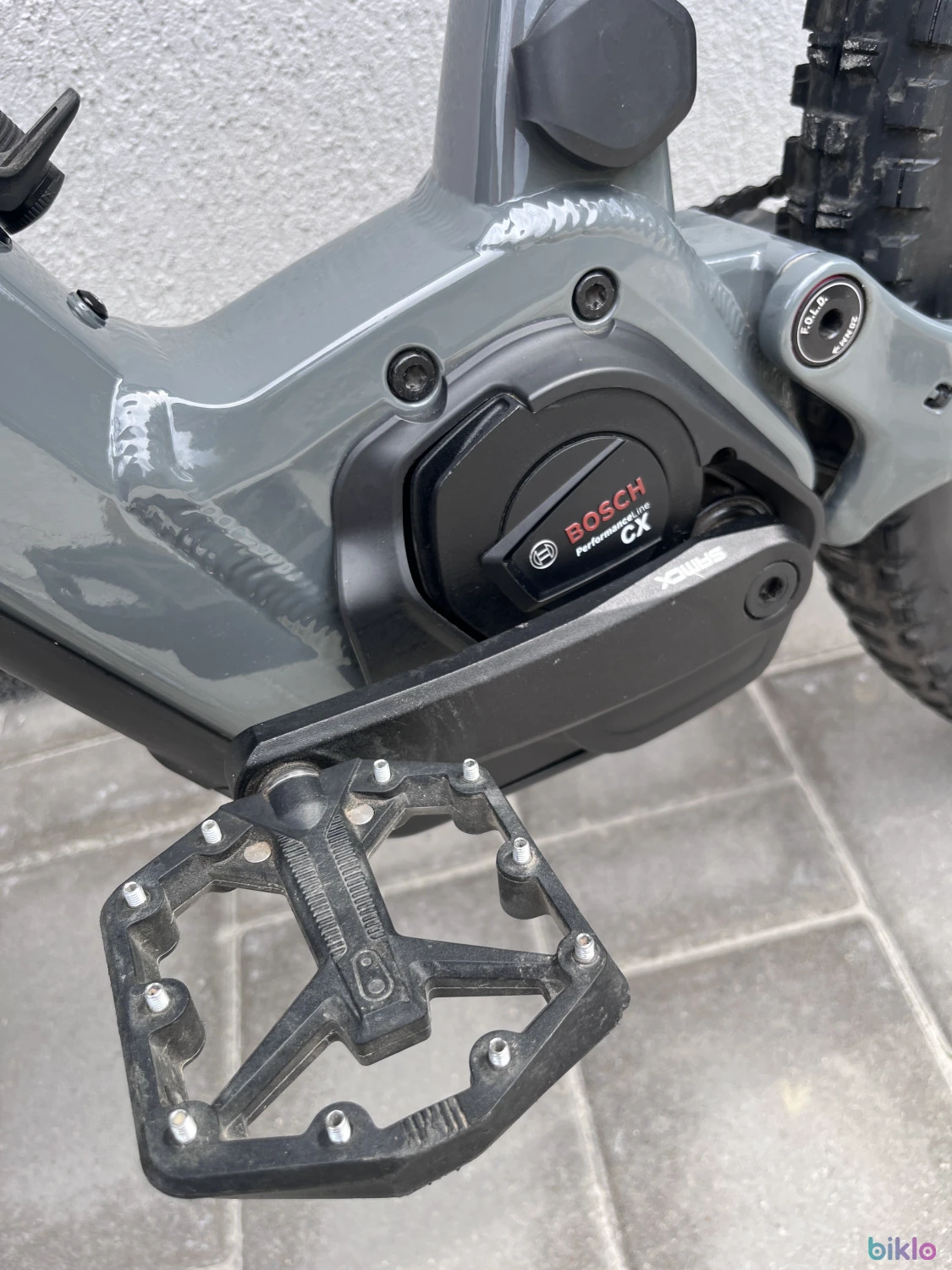 2. Focus Jam 2 6.8 cu baterie de 750w, FOX 36 kashima, schimbător electric.
