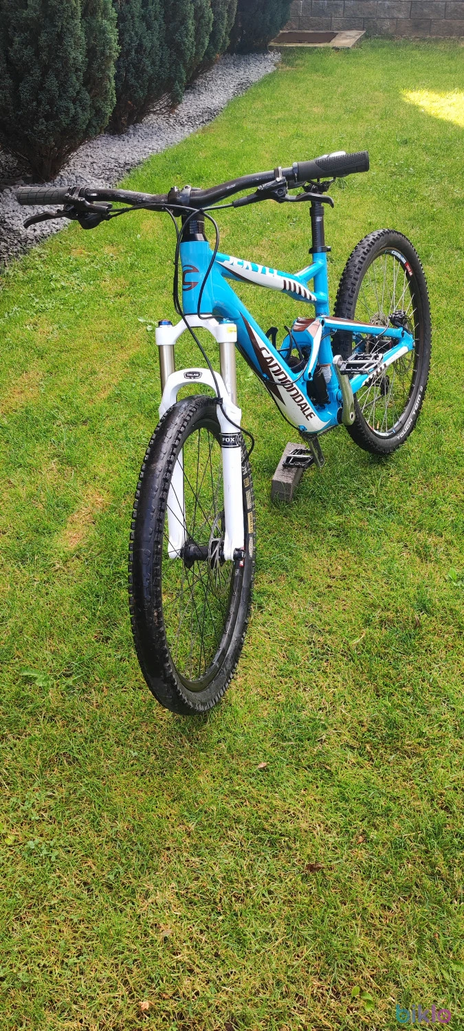 1. Vând bicicleta full suspension Cannondale jelli
