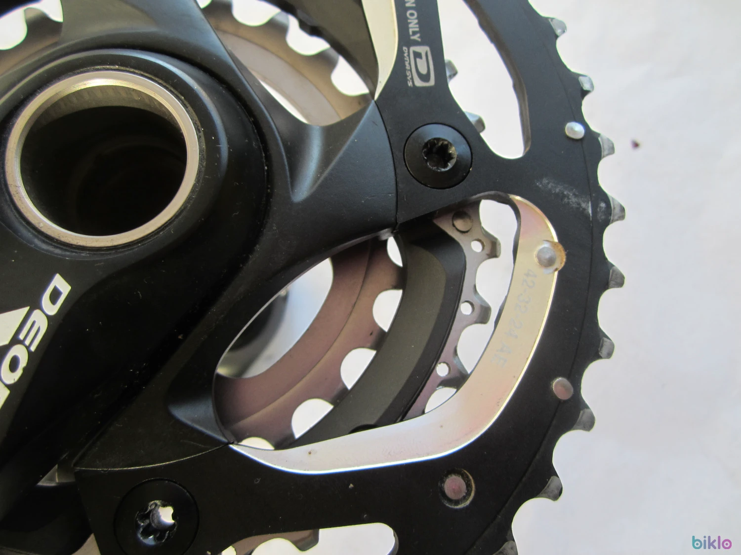 2. Pedalier shimano XT cu rulment