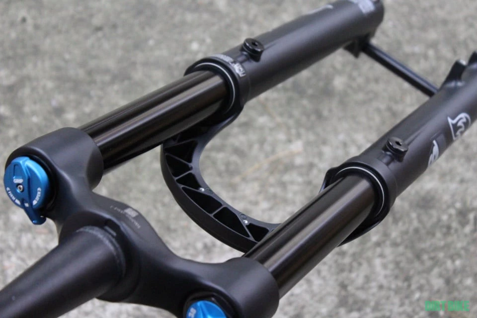 2. Fox 38 furca suspensie Rhythm E-tuned FLOAT 29inch 180mm Grip