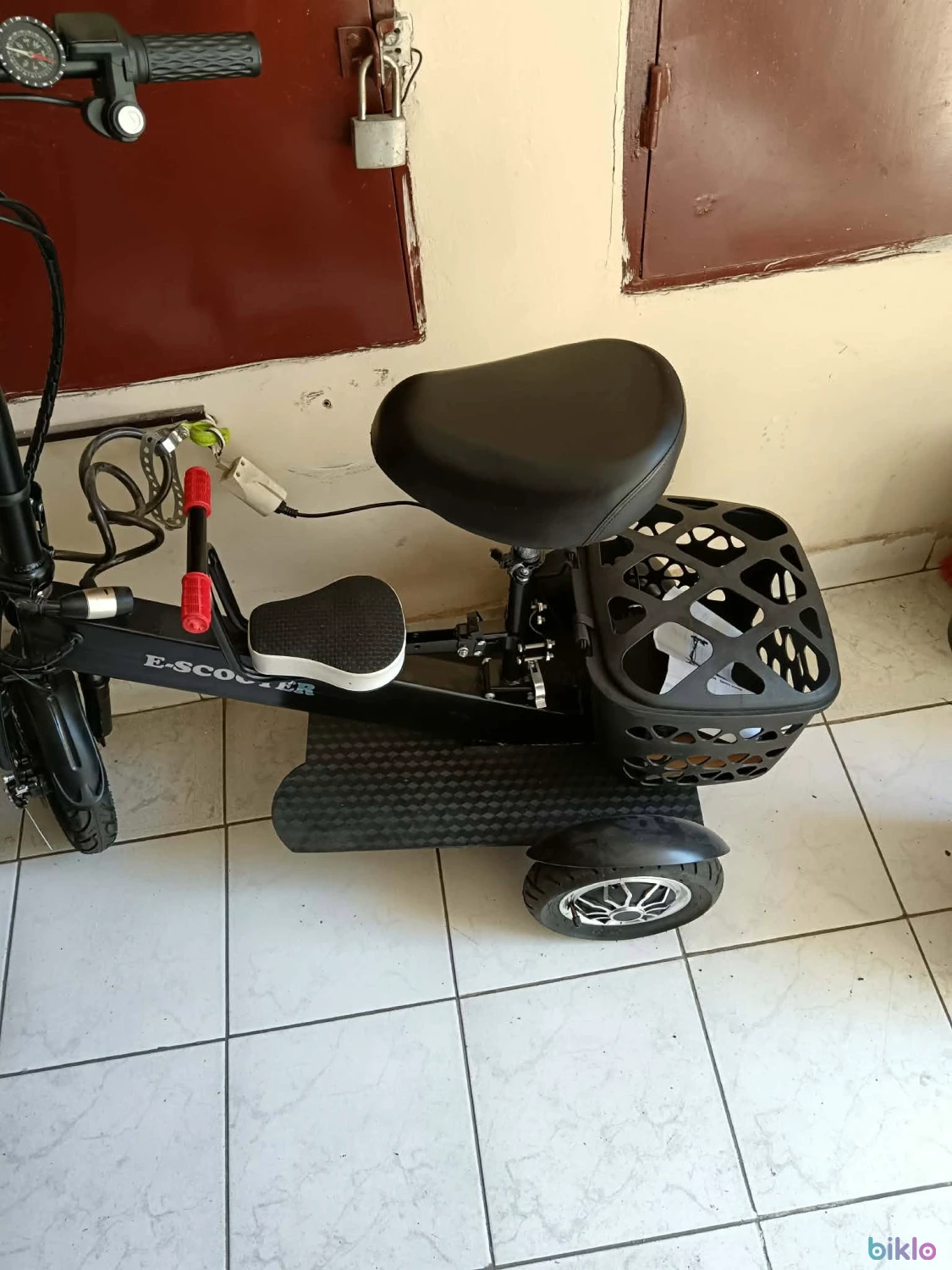 1. Tricicleta electrica escooter