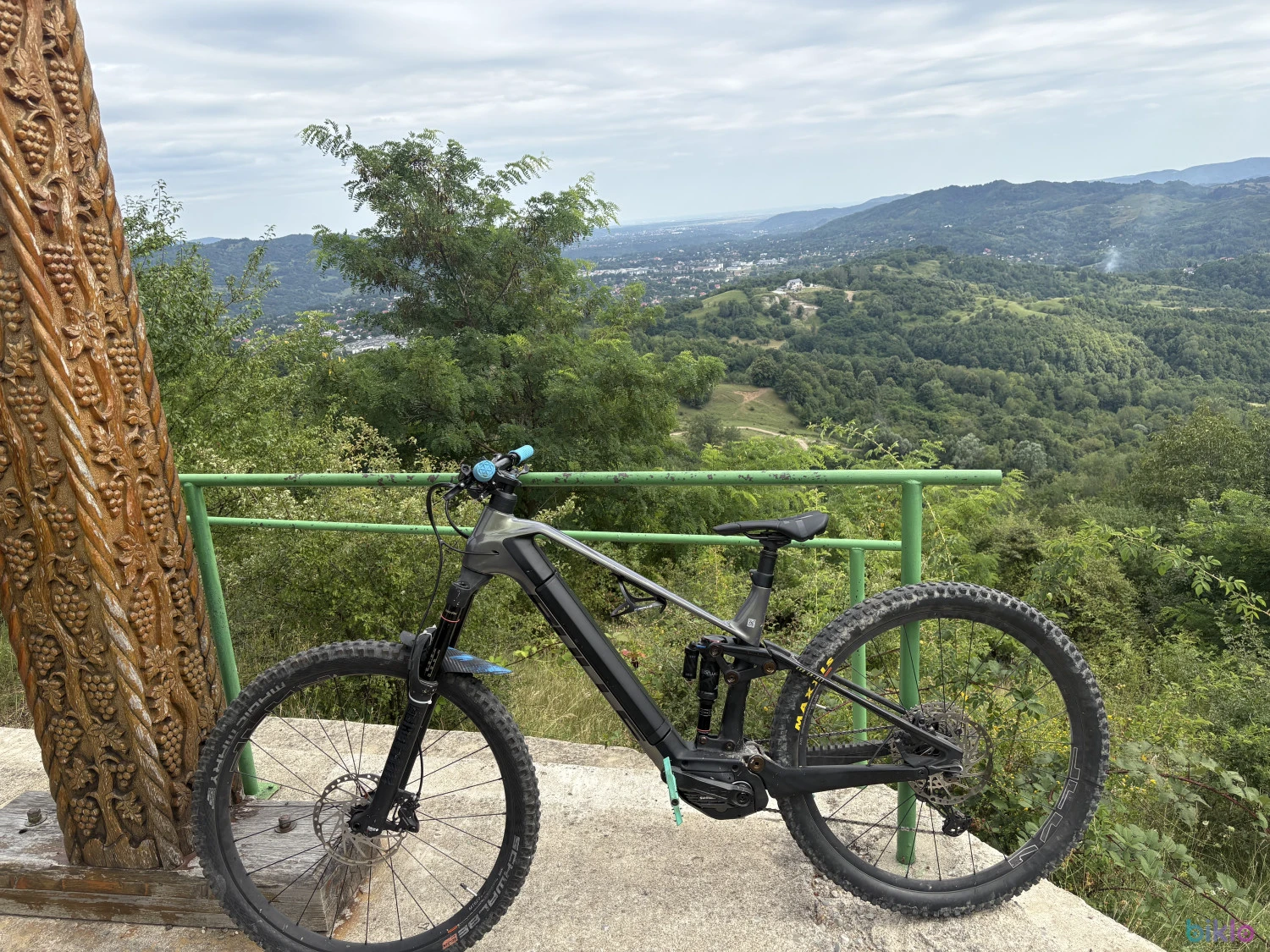 1. Bicicleta electrică Bulls sonic en sl1 2022 full carbon
