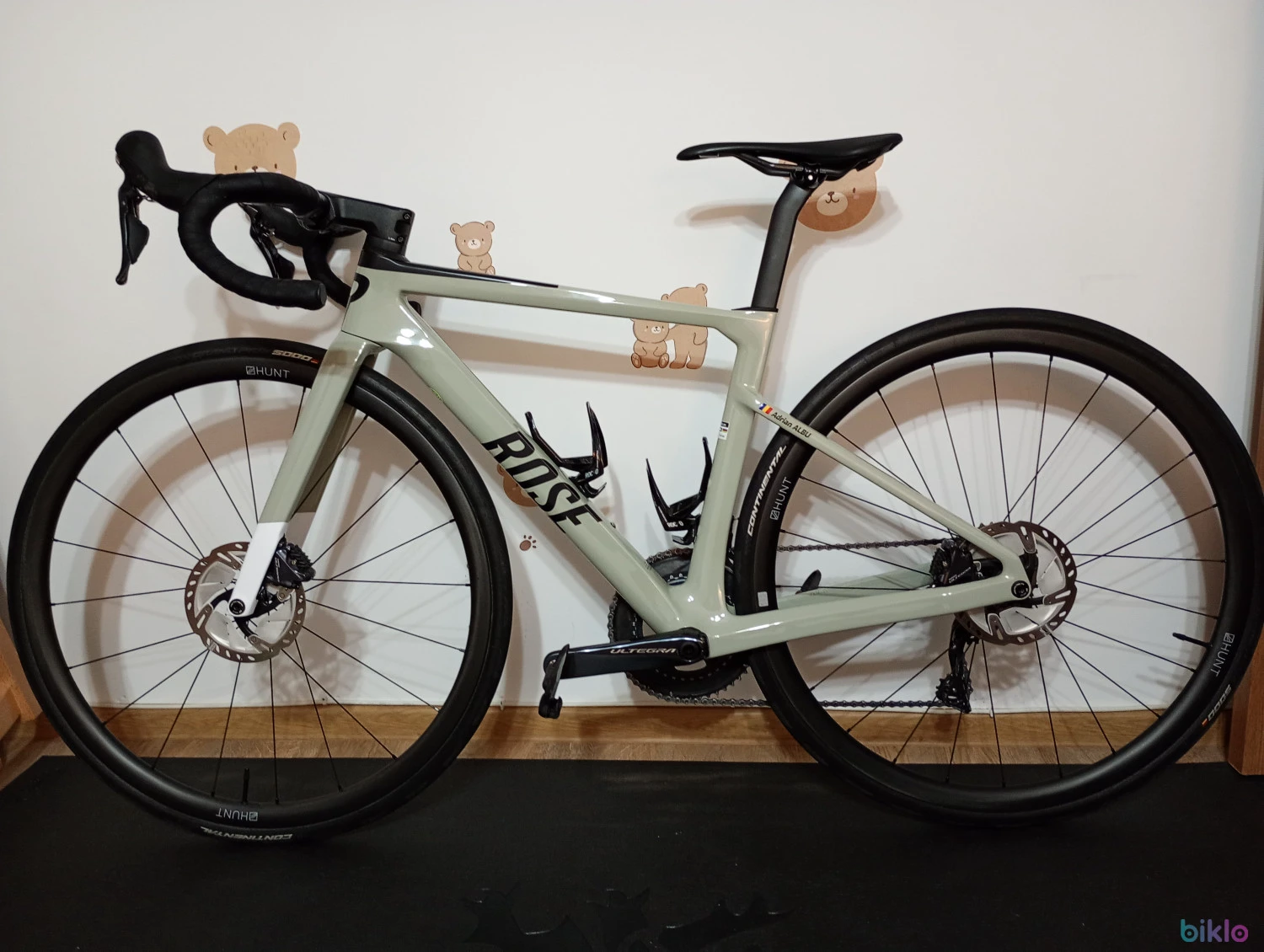 1. Rose Xlite 04 (7,3 kg, roti carbon 1.360 g, Ultegra, marime 50/XS)