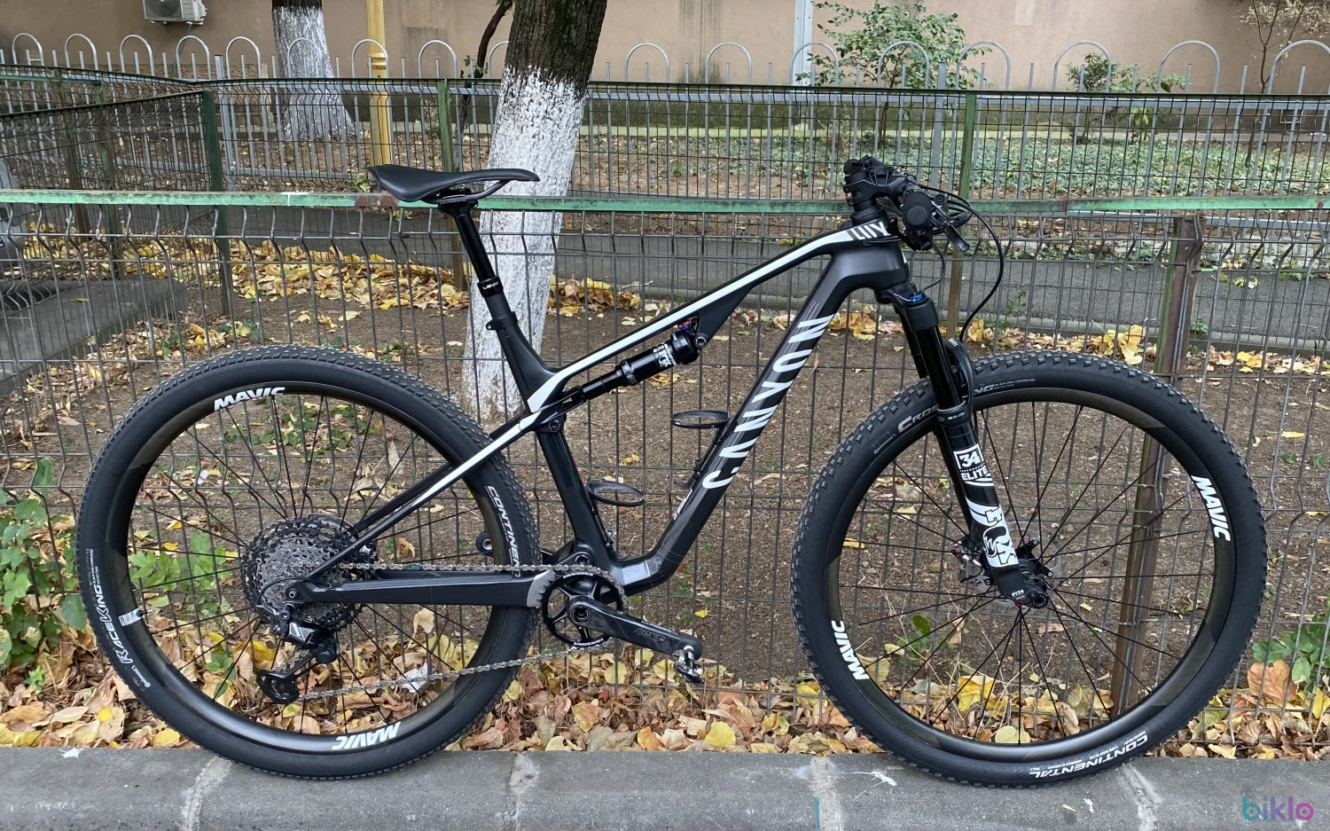 1. Canyon Lux CF SL 8.0 size M 10.45 kg