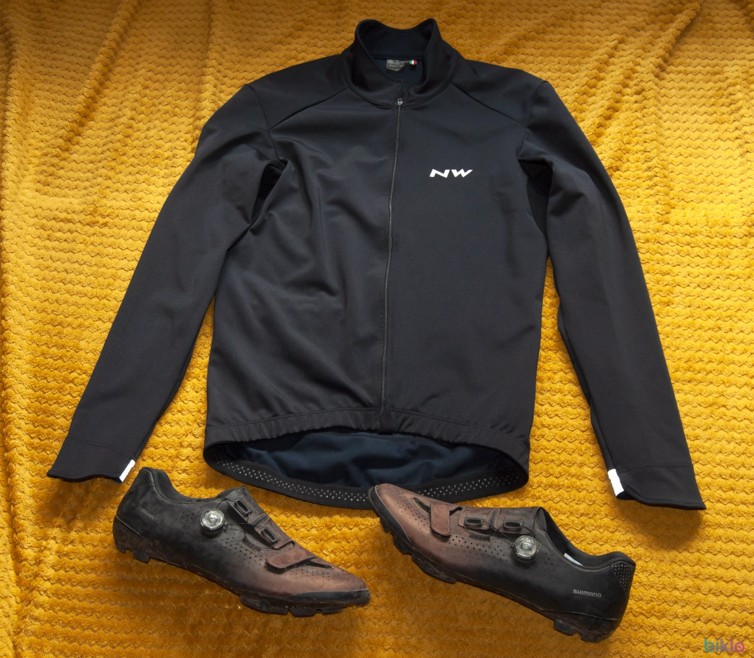 1. Jacheta softshell pentru vreme rea Northwave Ghost H2O