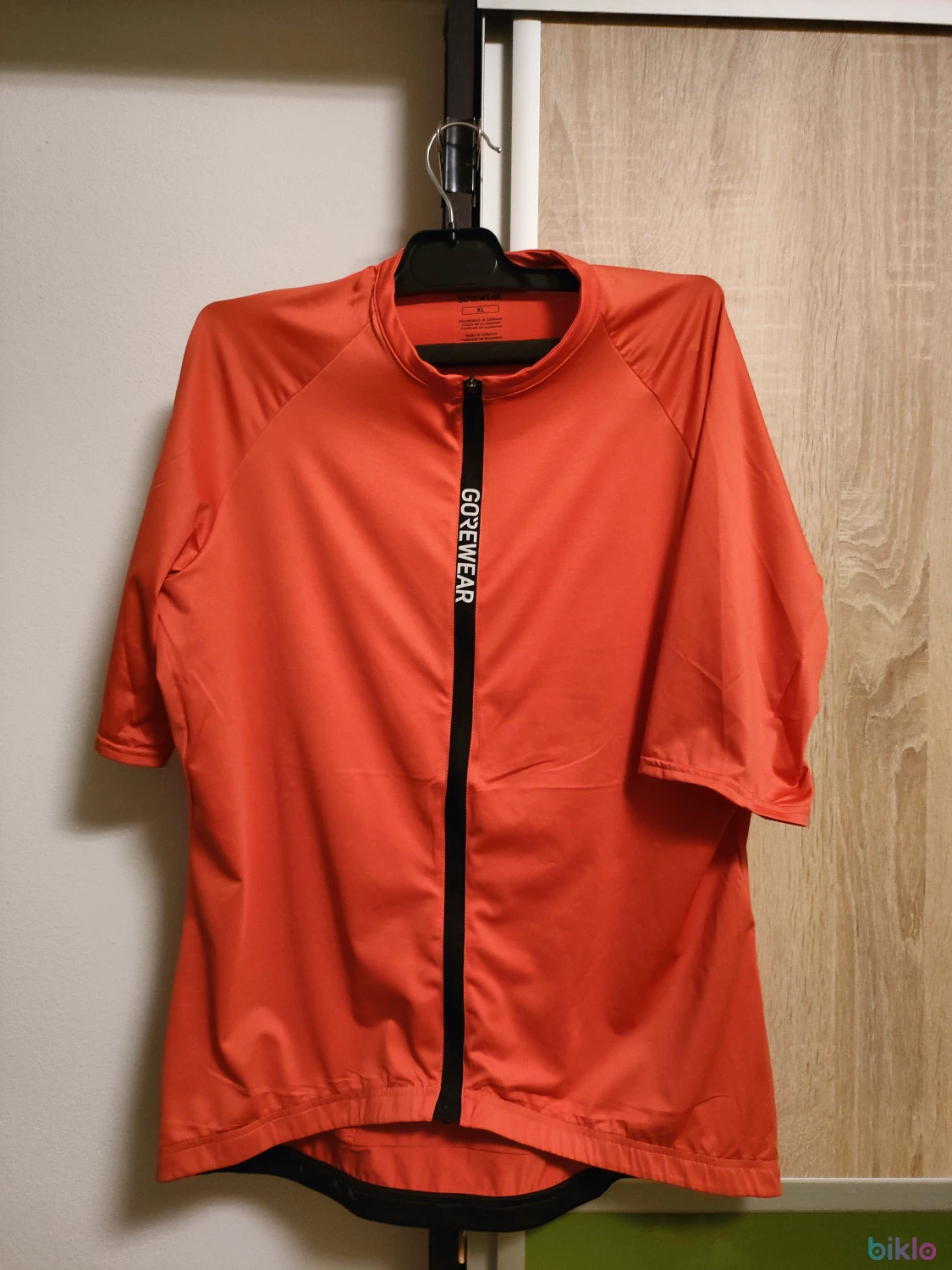 1. Vând tricouri GoreWear femei
