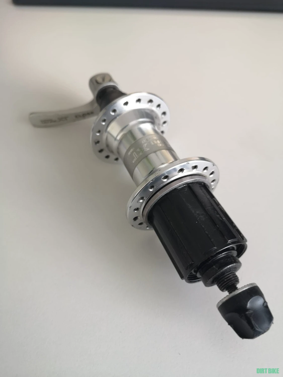 1. Vand butuc spate Shimano XT M737