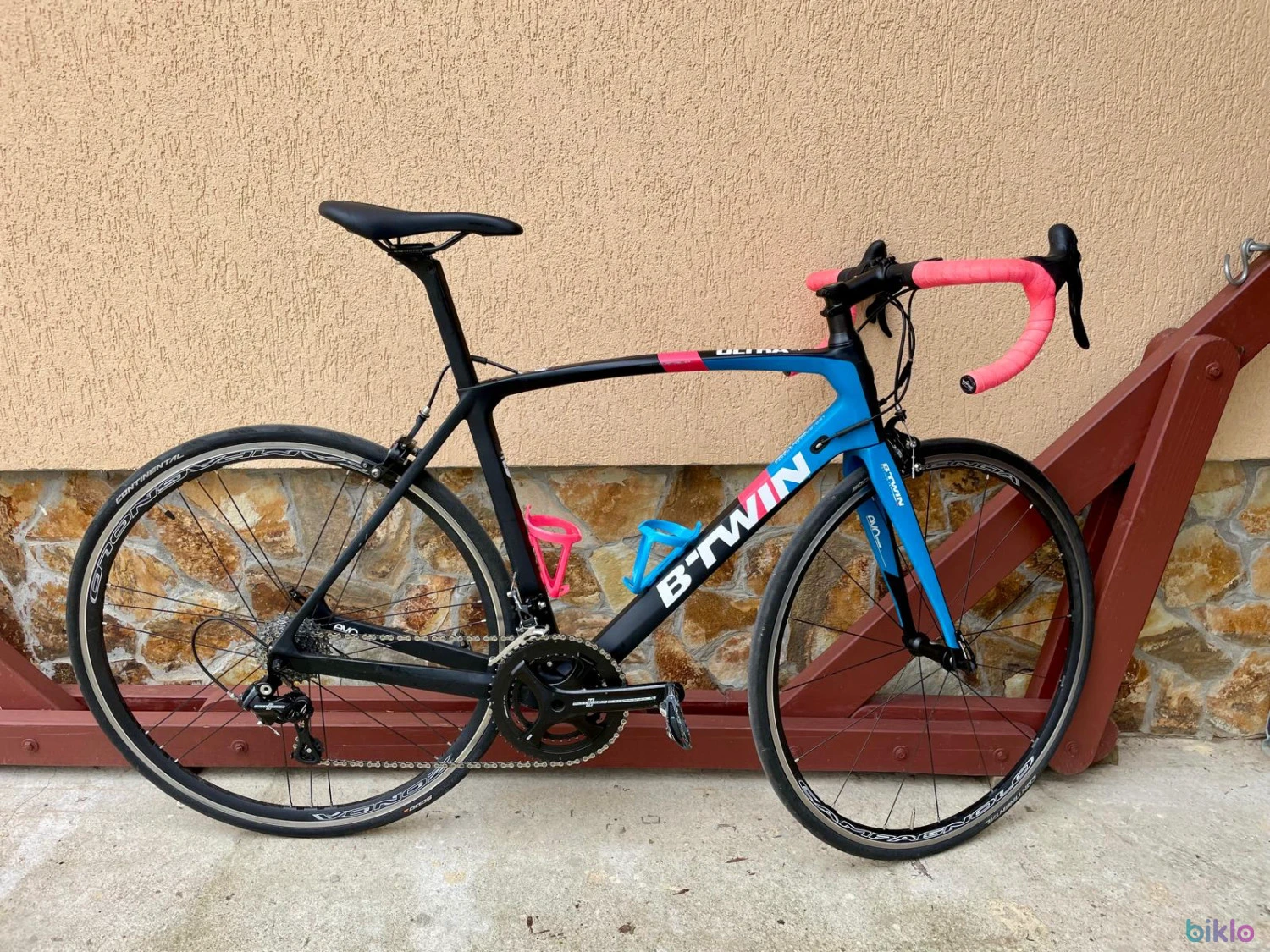 1. Bicicleta cursiera BTWIN ULTRA CF, campagnolo potenza 2x11