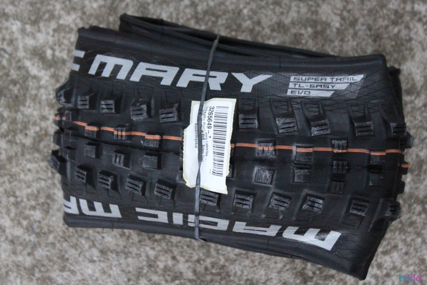 1. Schwalbe Magic Mary - Evolution | Addix Soft | Super Trail | TLEasy - ECE-R75 - 27.5x2.40" pliabil