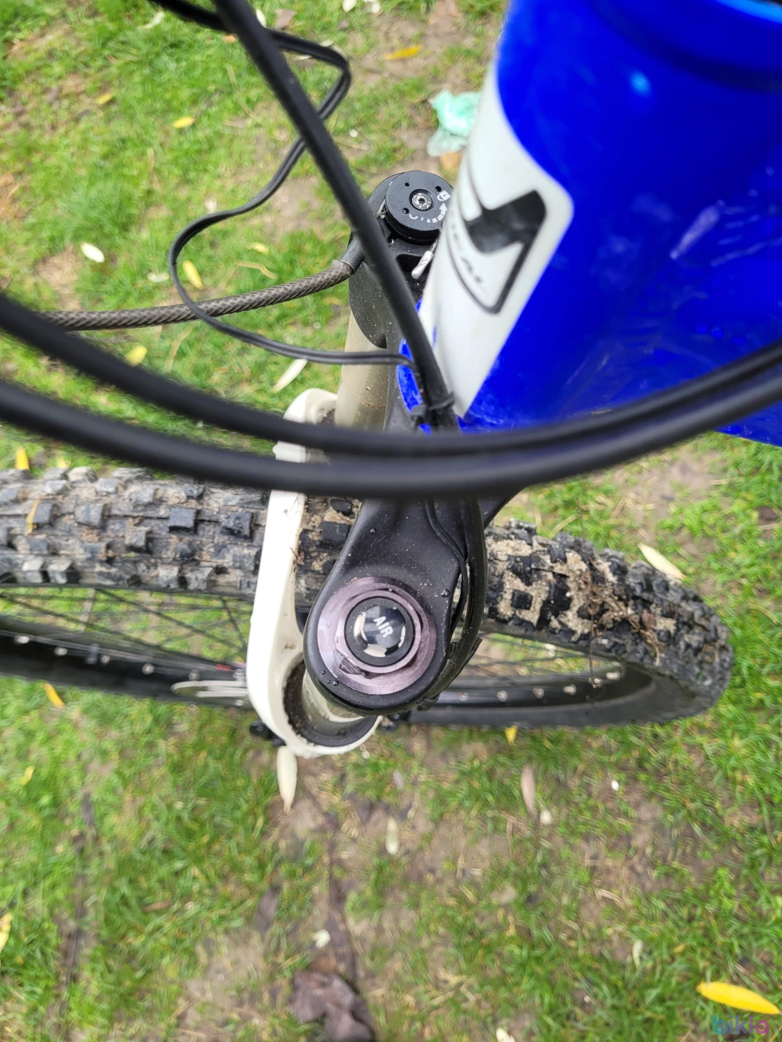 3. Bicicletă Specialized Epic FSR – Full Suspension, Furcă și Shock pe Aer, Deore – Perfectă Trail/MTB