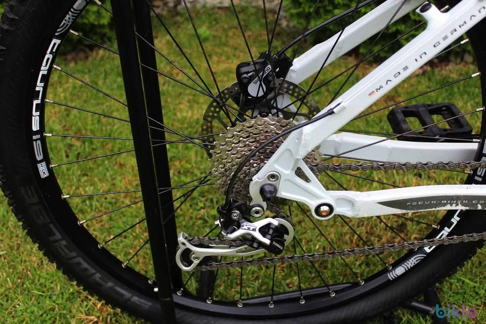 3. Bicicleta Focus Full Suspension 26 "
