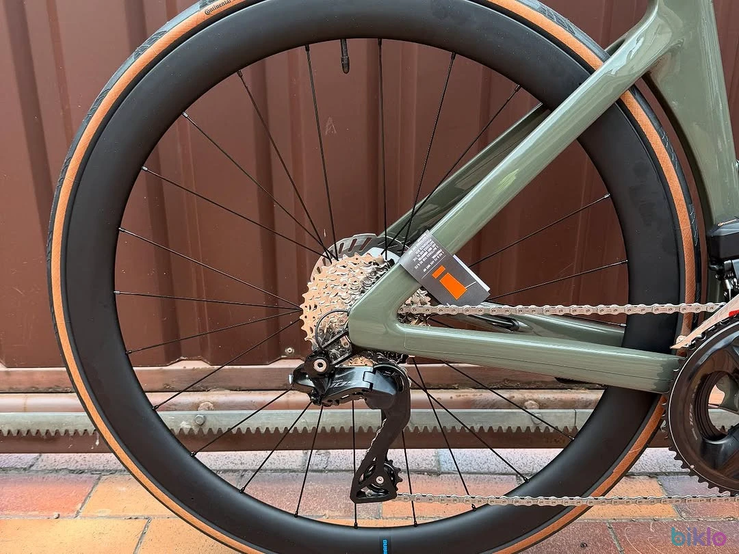4. 2025 Canyon Aeroad CF SLX 7 di2