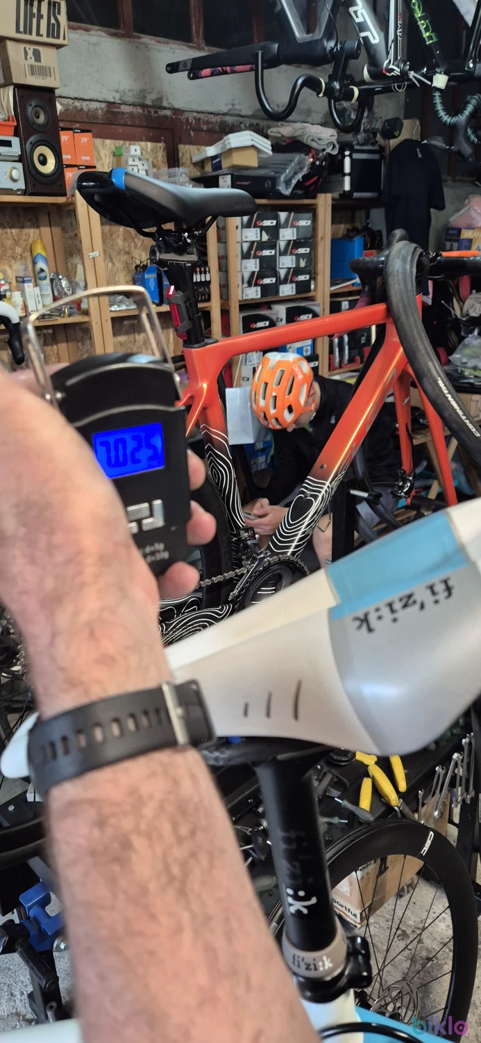 10. Focus Izalco Max Ag2r SRAM RED eTap