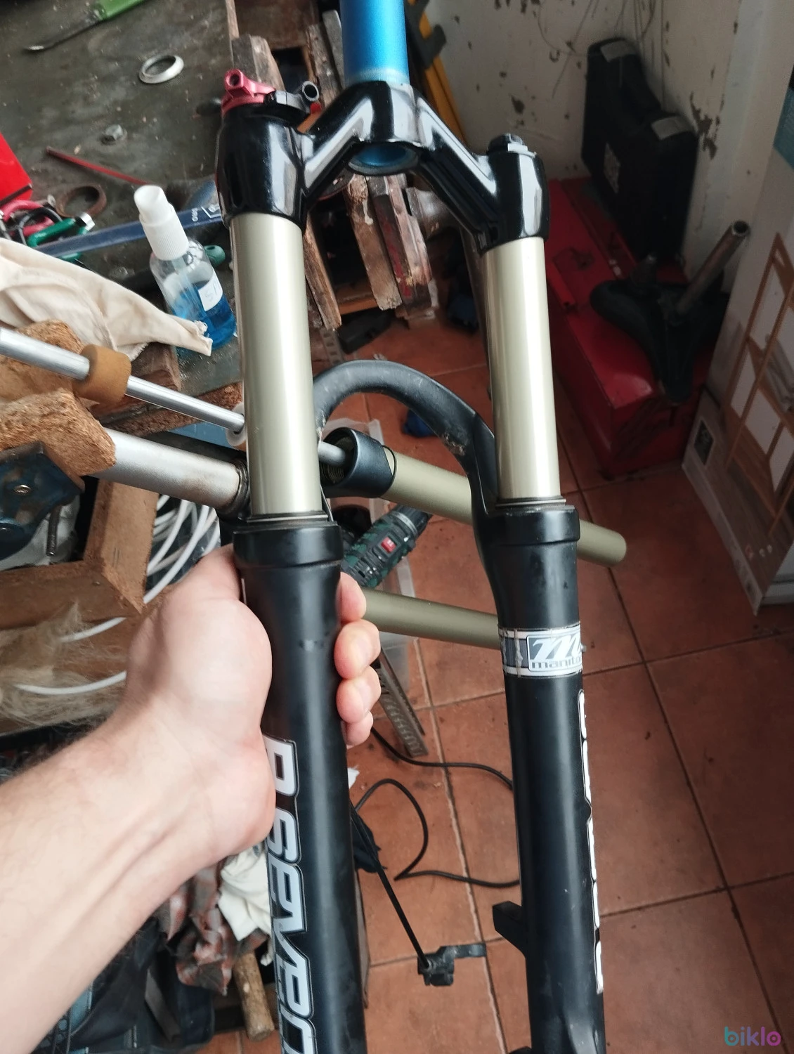 1. Furca aer 26er Manitou Seven