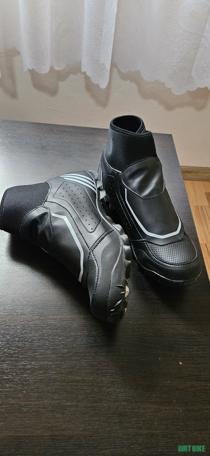 4. Pantofi ciclism Shimano