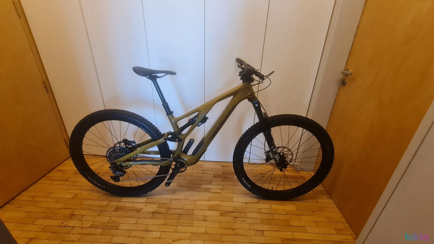 1. Specialized Stumpjumper Evo comp carbon cu upgrade-uri