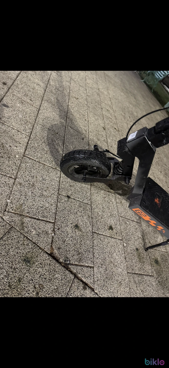 1. Kukirin g2 2025 1200km puțin vopsit negru