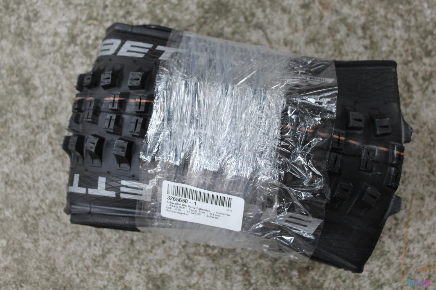 1. Schwalbe Big Betty cauciuc - Evolution | Addix Soft | Super Trail | TLEasy - ECE-R75 - 27.5x2.40" - pliabil
