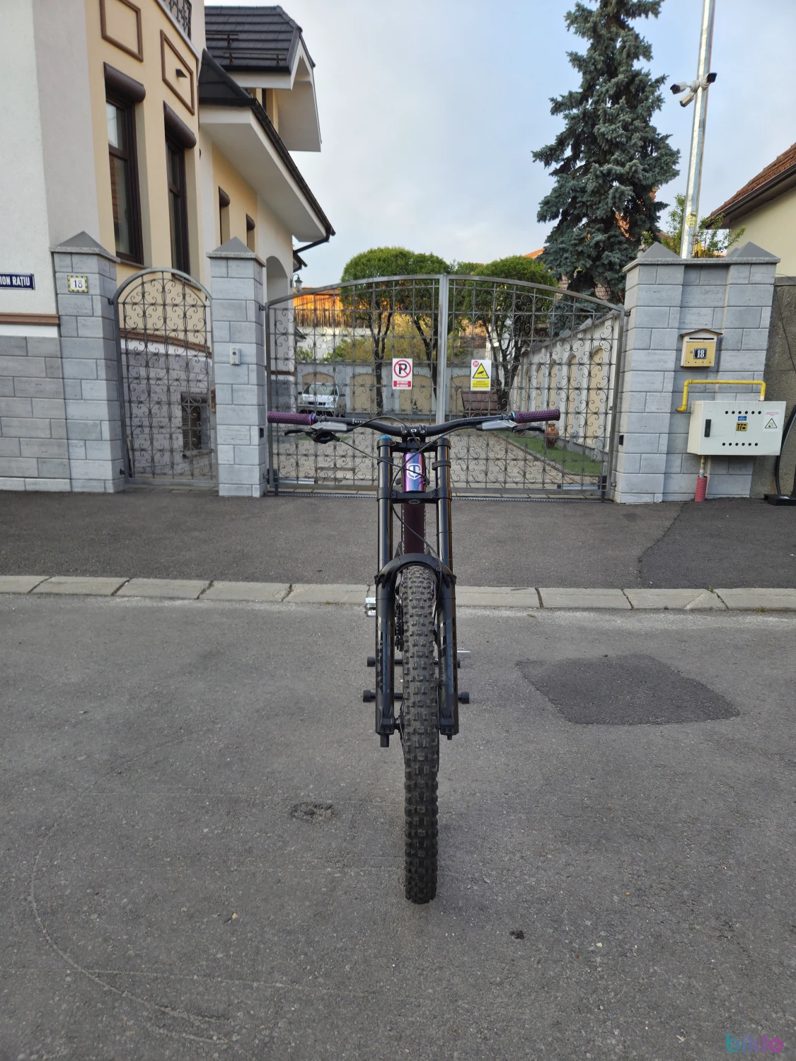2. Mondraker Summum Carbor R Polaris