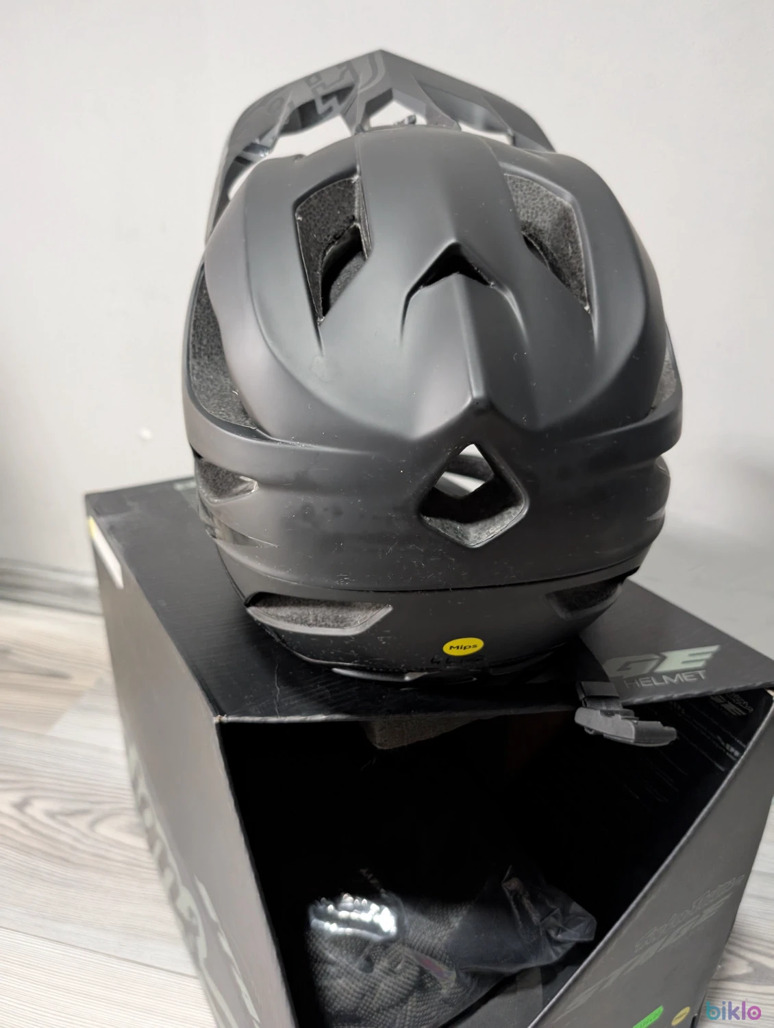2. Casca Troy Lee Designs Stage