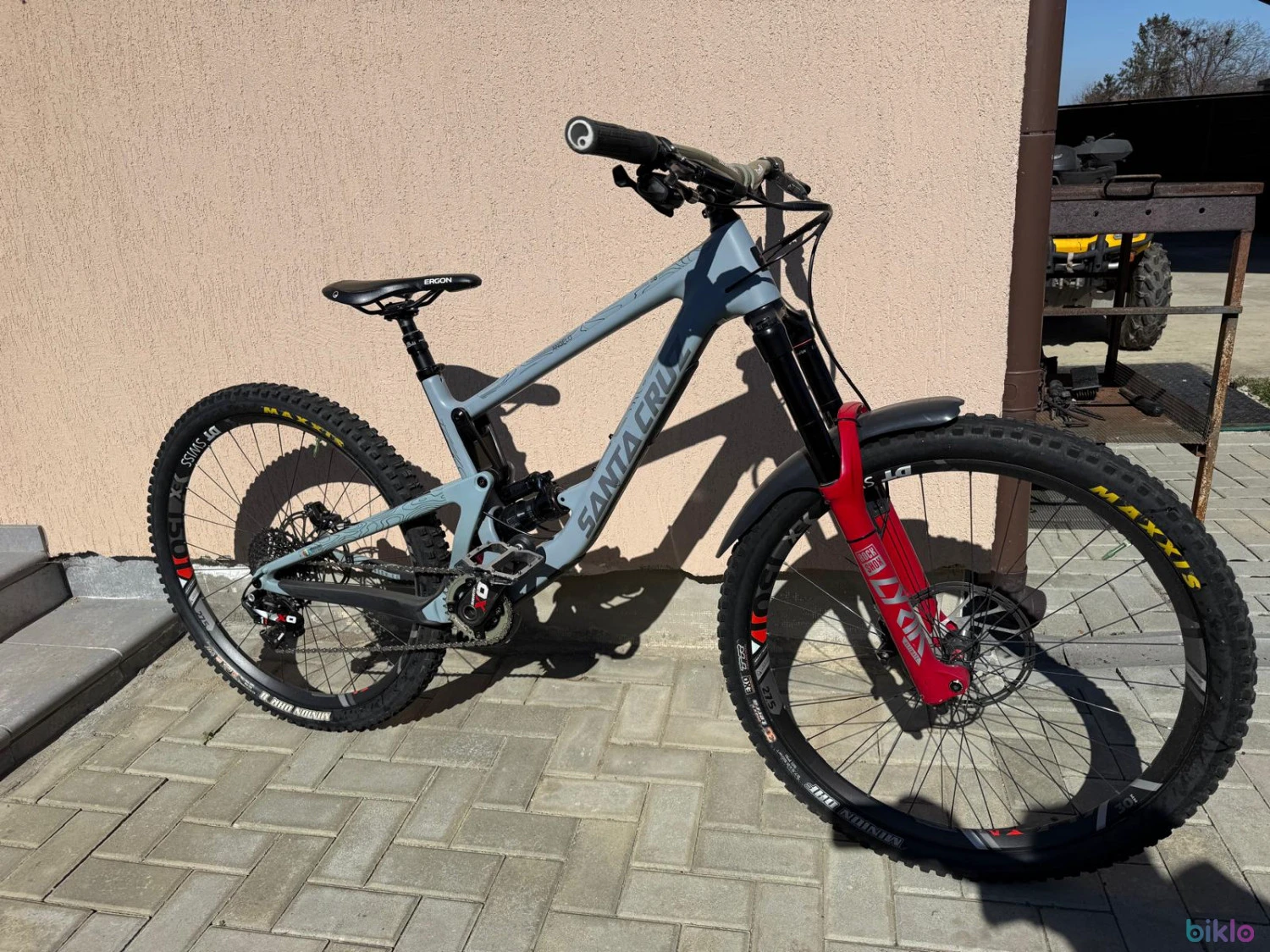 1. Vand Santa Cruz Bronson CC