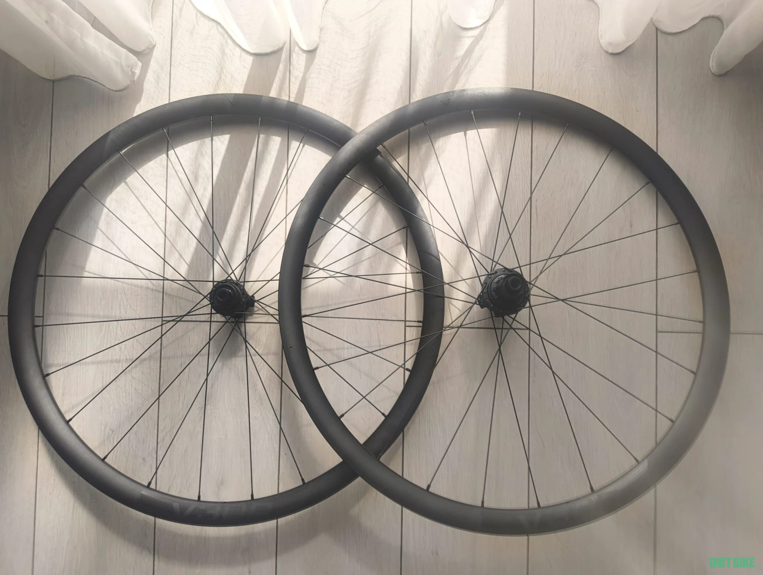 1. Vand set roti cursiera Velomann V30R 12x100/12x142