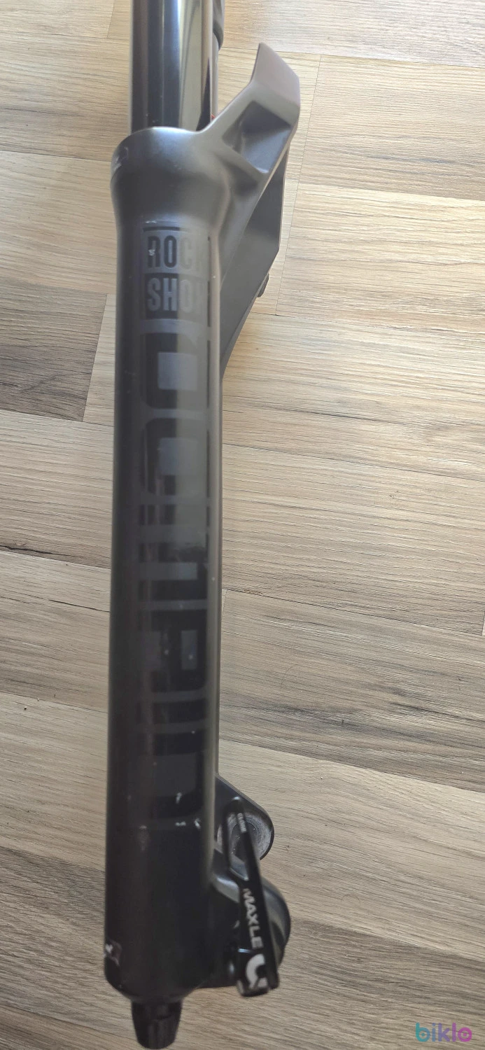 6. Furca RockShox Domain R 170mm