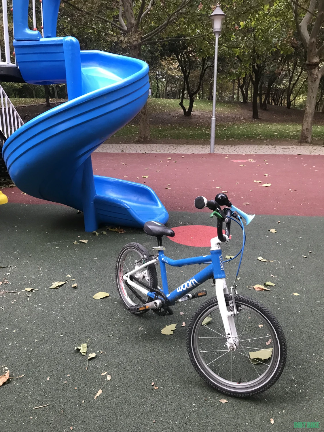 1. Bicicleta Woom 3 albastra