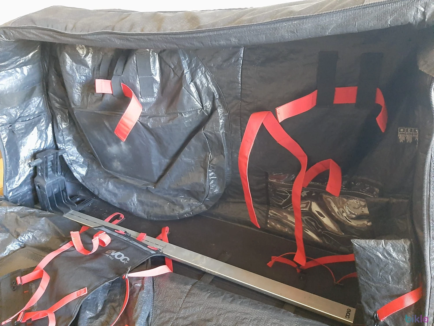 2. Geanta de transport bicicleta EVOC BIKE TRAVEL BAG PRO