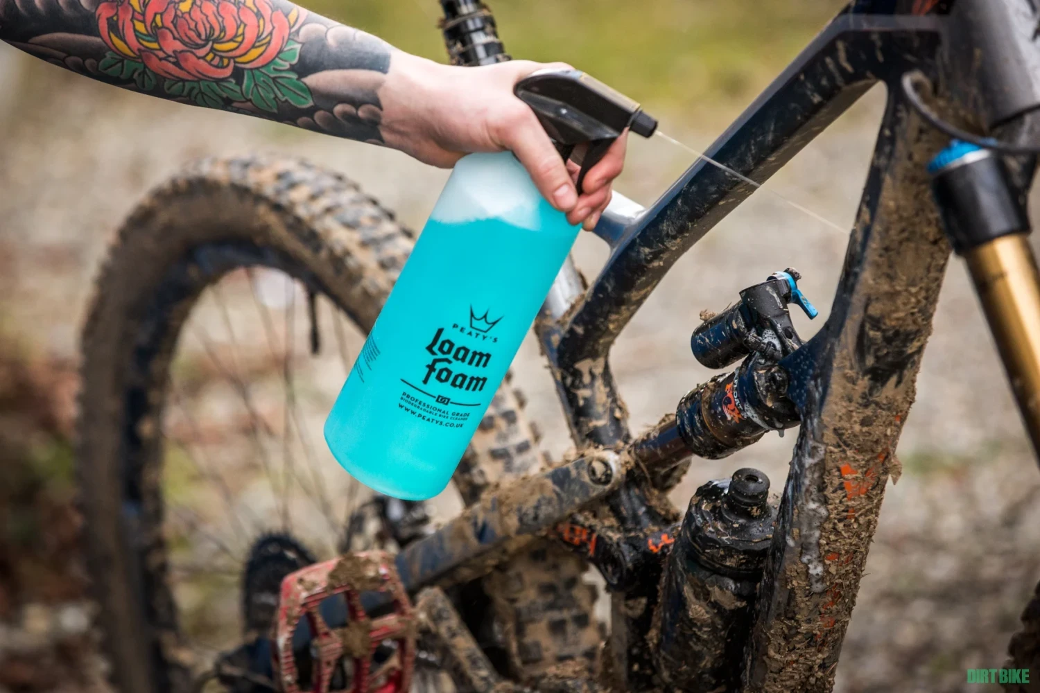 16. NOU! PEATY'S valve tubeless / perii / Holeshot / bidon Fidlock