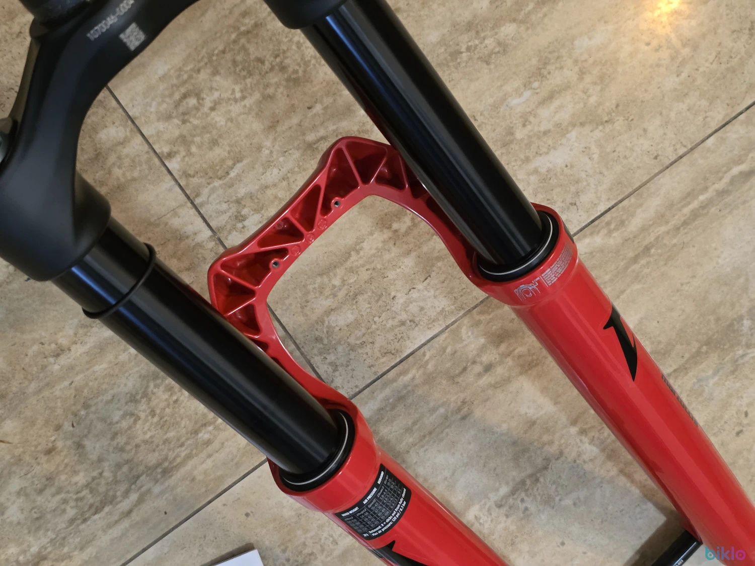 4. Marzocchi Bomber Z1 furca 29" Boost Tapered 150mm