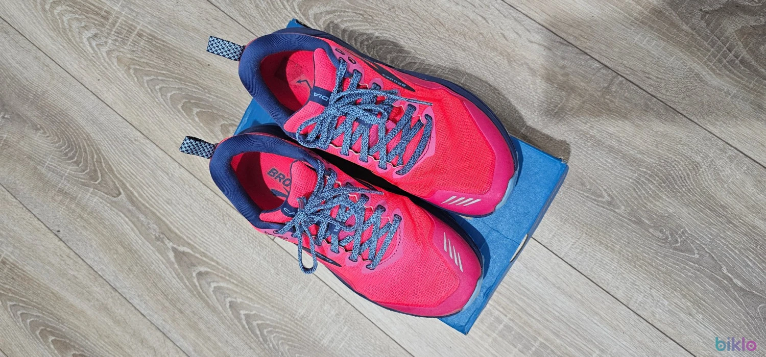 1. Brooks Cascadia 16, women, masura 38.5(24.5 cm)