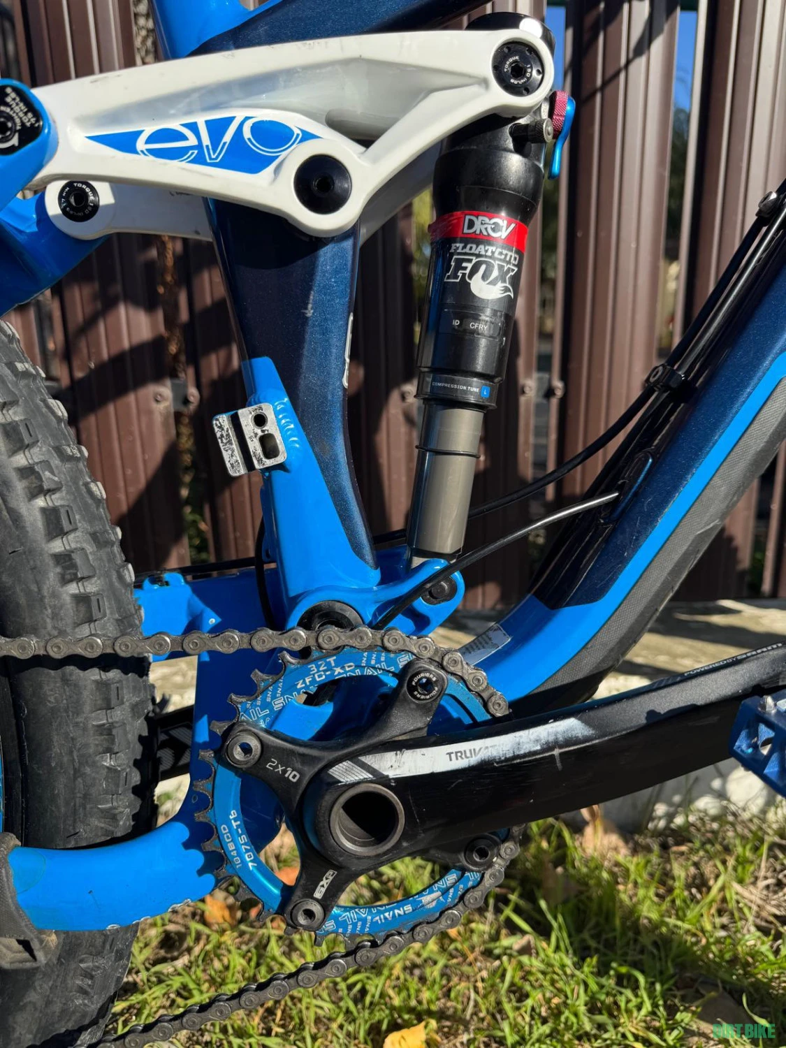 15. Vand bicicleta Trek Slash 8 2013