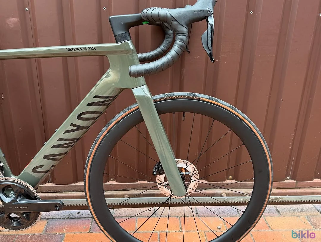 2. 2025 Canyon Aeroad CF SLX 7 di2