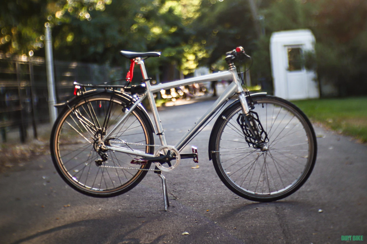 1. Bicicletă Trekking Giant CRS 4 SE