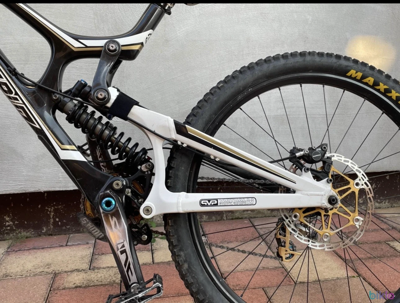 6. Santa Cruz V10 Carbon