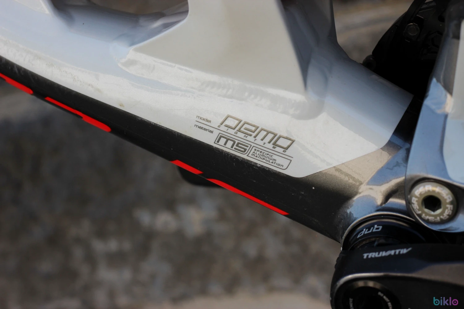 29. Specialized Demo 8 (2015) 27.5" - L -
