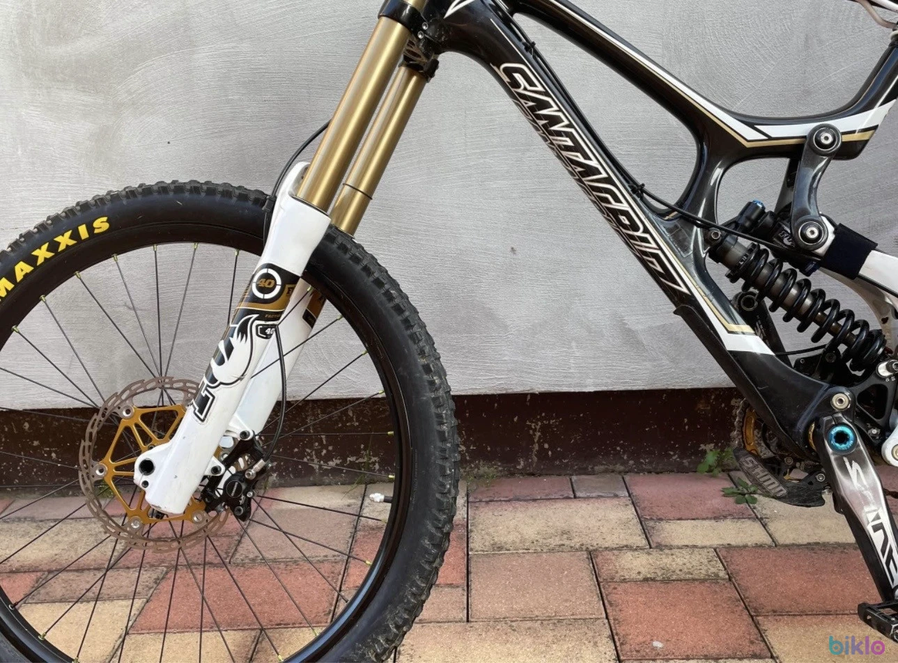 5. Santa Cruz V10 Carbon