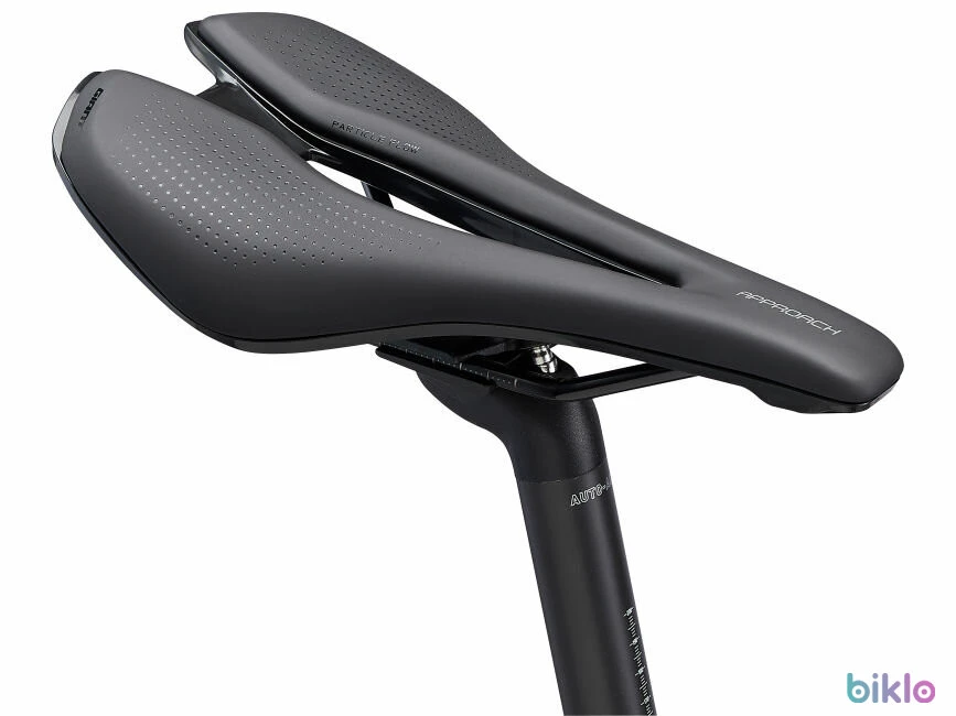 3. GIANT GRAVEL CARBON LEN 8,95 kg