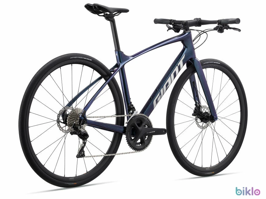 1. GIANT GRAVEL CARBON LEN 8,95 kg