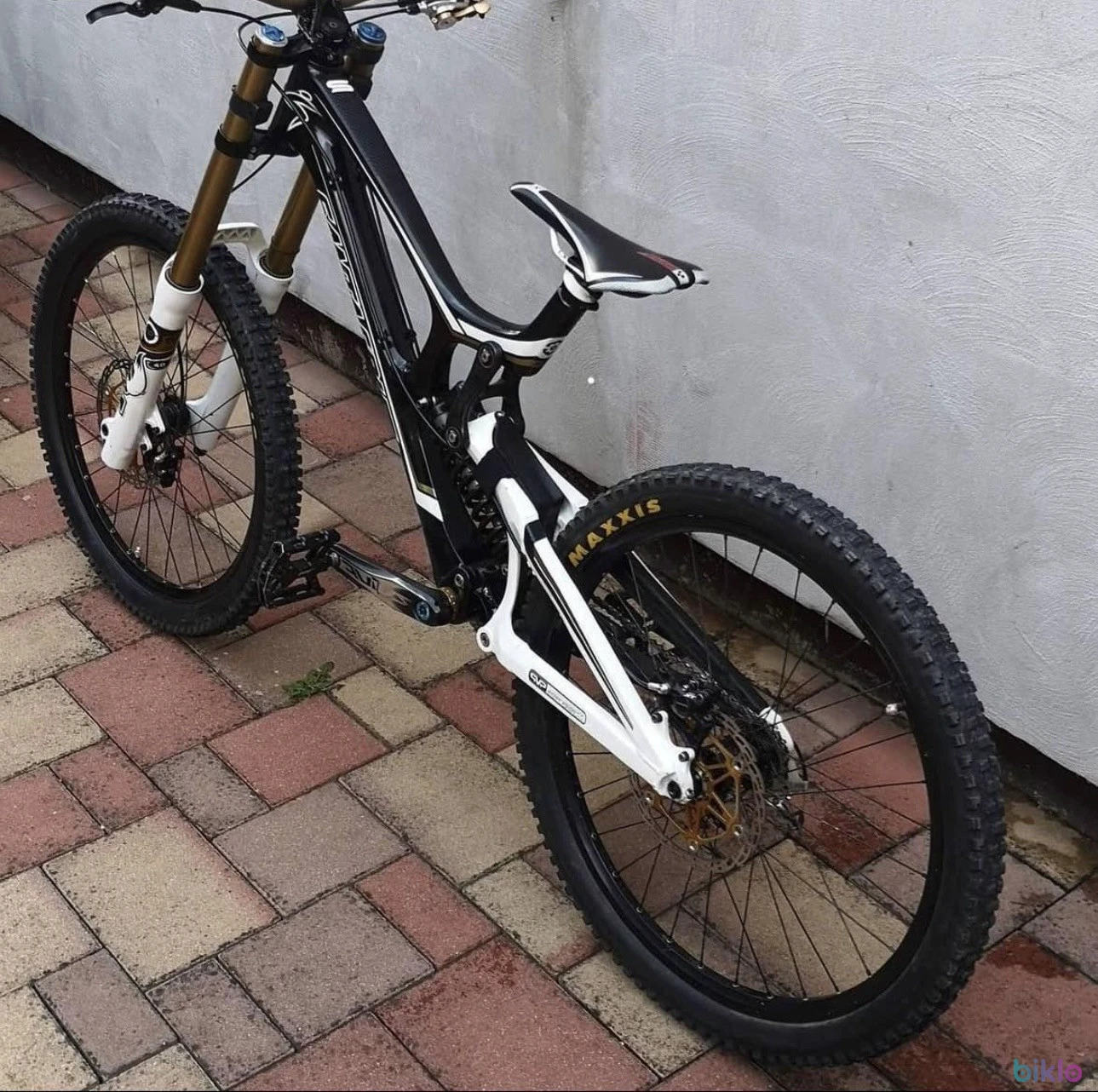 3. Santa Cruz V10 Carbon