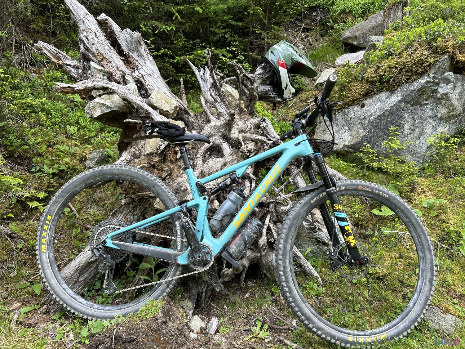 2. Santa Cruz Blur 3 Trail Carbon C - Size Medium
