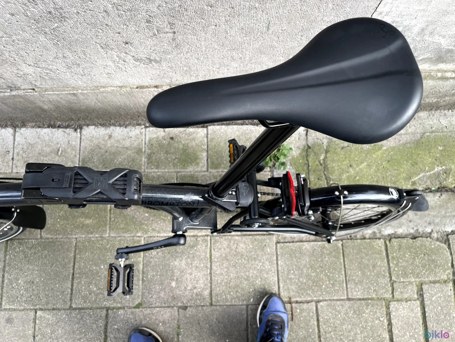 9. Brompton P-LINE S4L with titanium end caps. Midnight black